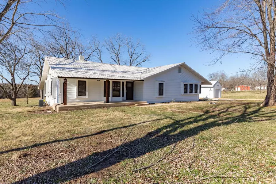 4821 Hwy D, Farmington, MO 63640