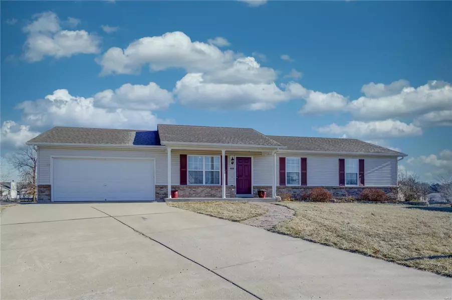 804 Warrior Pass DR, Warrenton, MO 63383