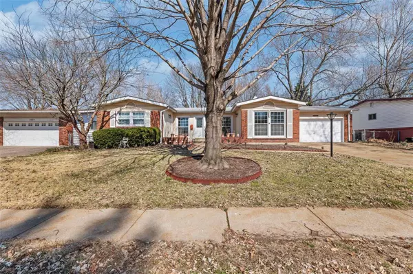 Florissant, MO 63033,3275 Hermoso DR