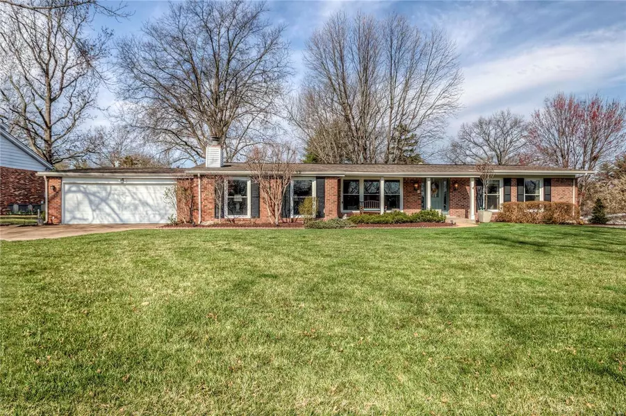 329 Sudbury LN, Ballwin, MO 63011