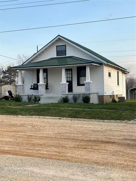 302 E Railroad Ave, Bland, MO 65014