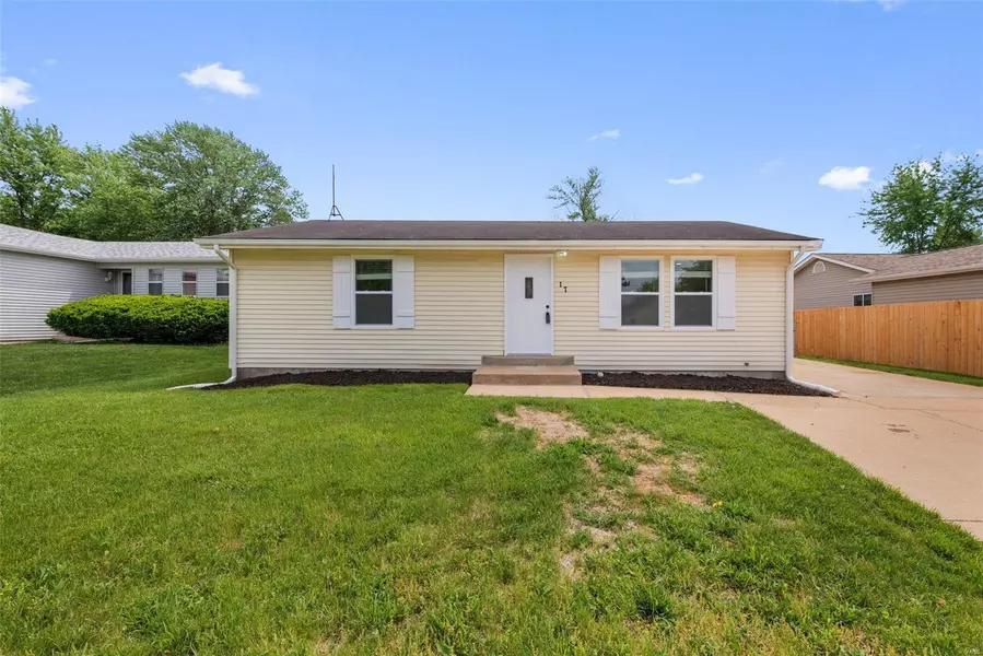 17 Laura Hill RD, St Peters, MO 63376