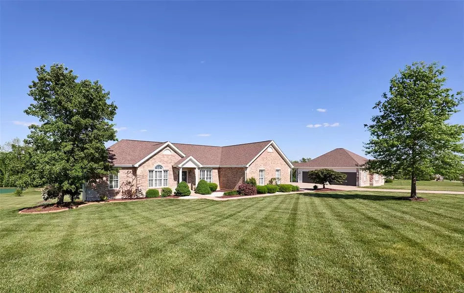 140 Brook Hill LN, Troy, MO 63379