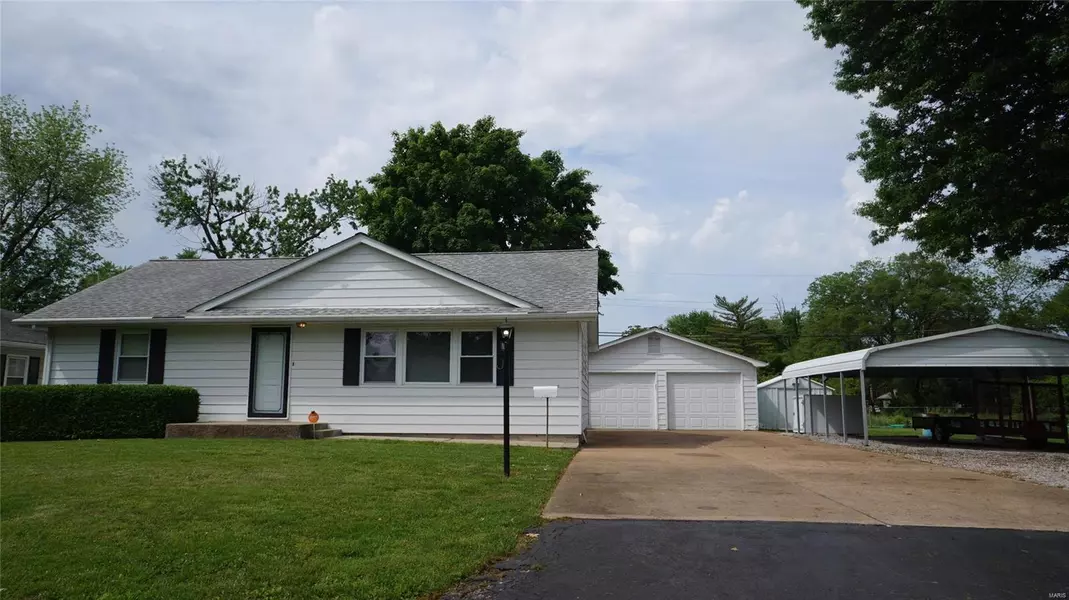 808 La Salle DR, Cahokia, IL 62206