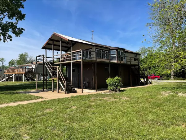 98 N River RD,  Elsberry,  MO 63343