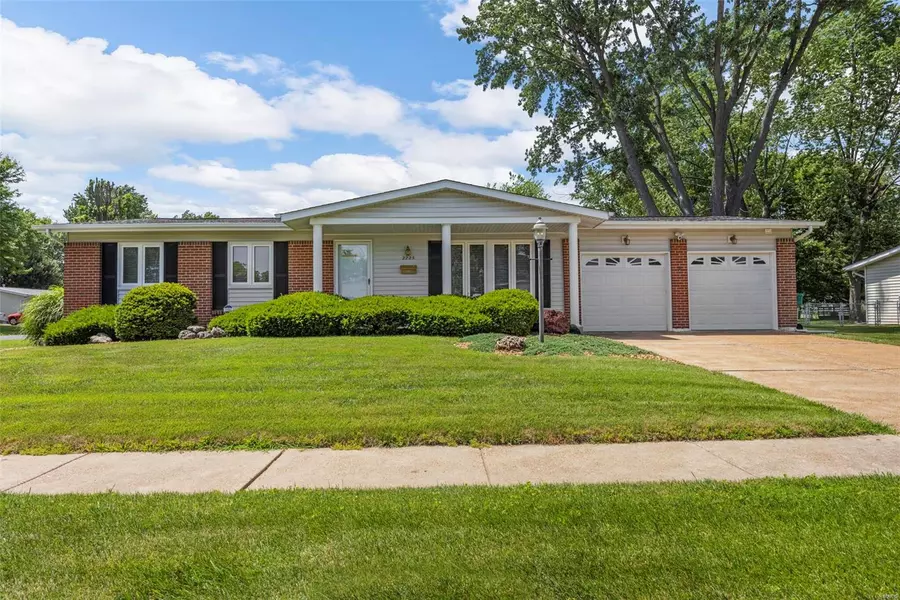 2225 Loveland DR, Florissant, MO 63031