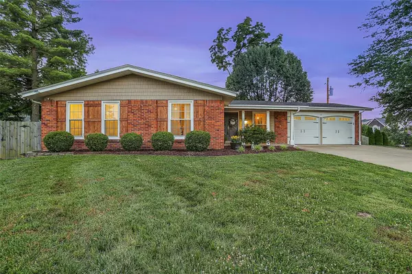 5 Chevington CT, Ballwin, MO 63011