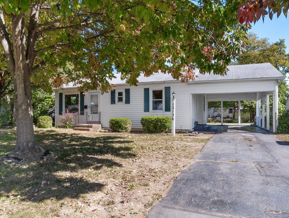 12136 Parkwood PL, Maryland Heights, MO 63043