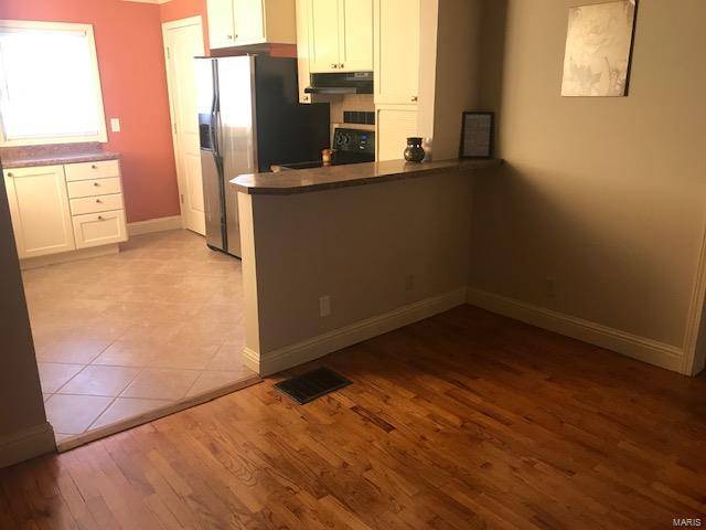 Cape Girardeau, MO 63703,930 Hickory ST