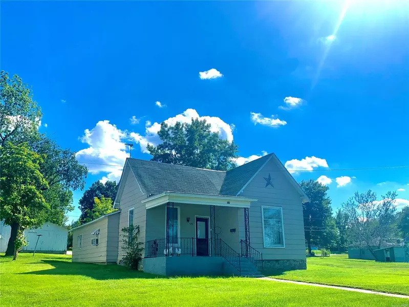 529 W Locust, Paris, MO 65275