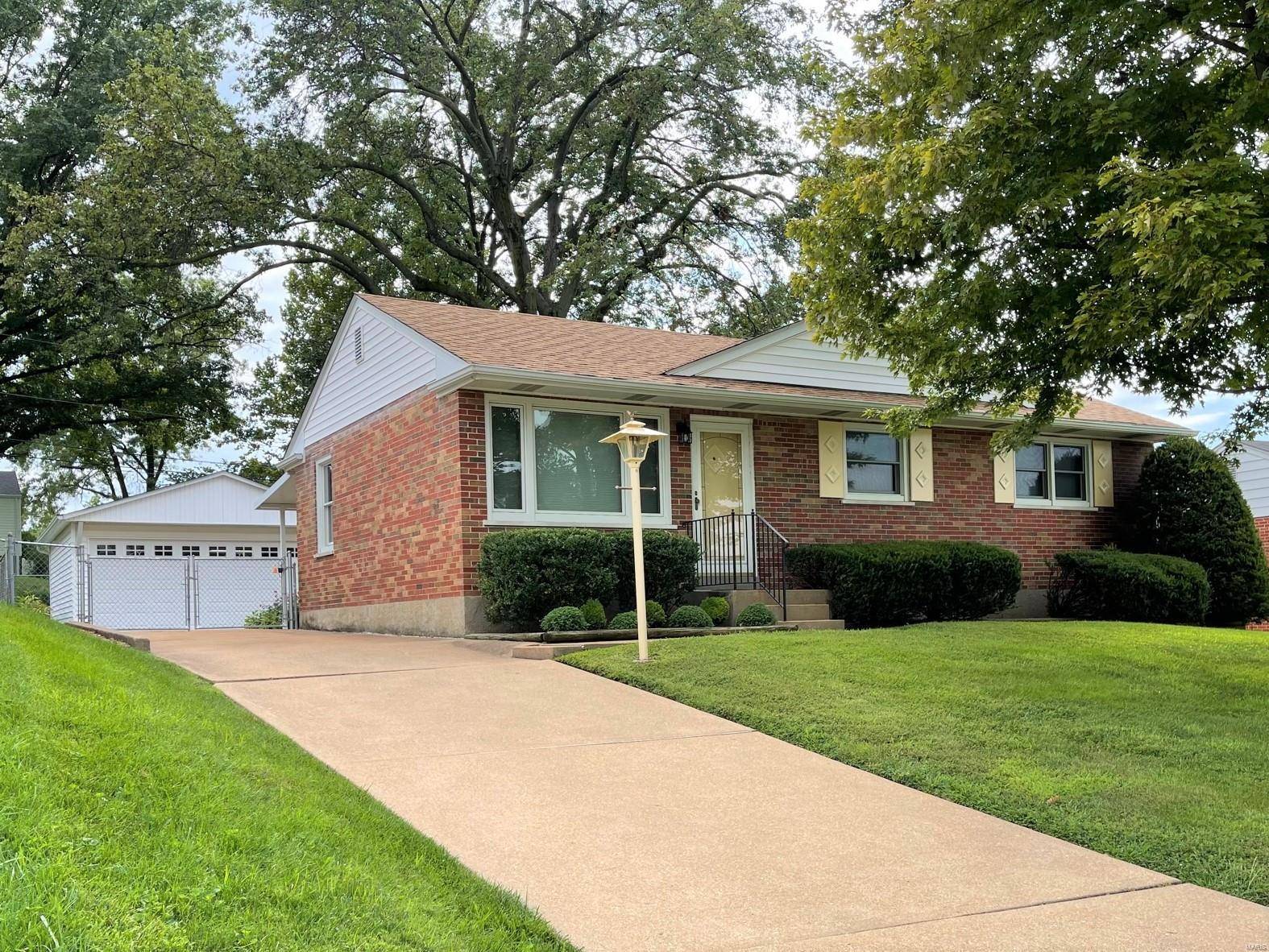 9928 Slevin LN, St Louis, MO 63123