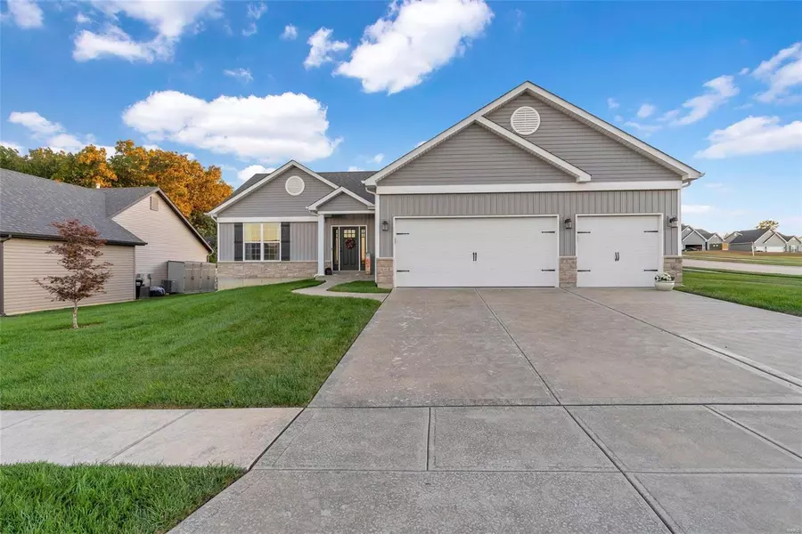 718 Lost Canyon BLVD, Wentzville, MO 63385