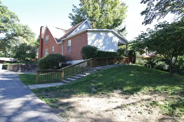 Alton, IL 62002,3115 Leverett ST