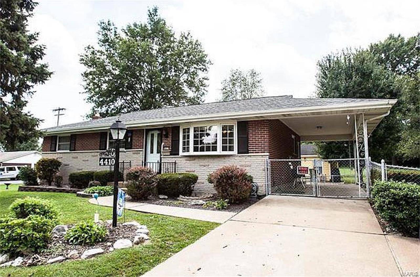 4410 Schmittwoods CT, St Louis, MO 63123