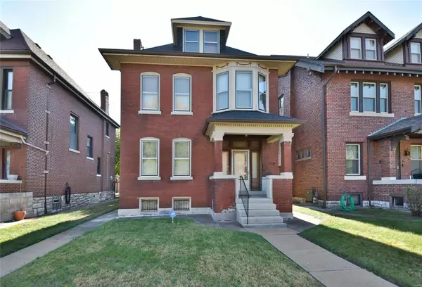 4554 Holly AVE, St Louis, MO 63115