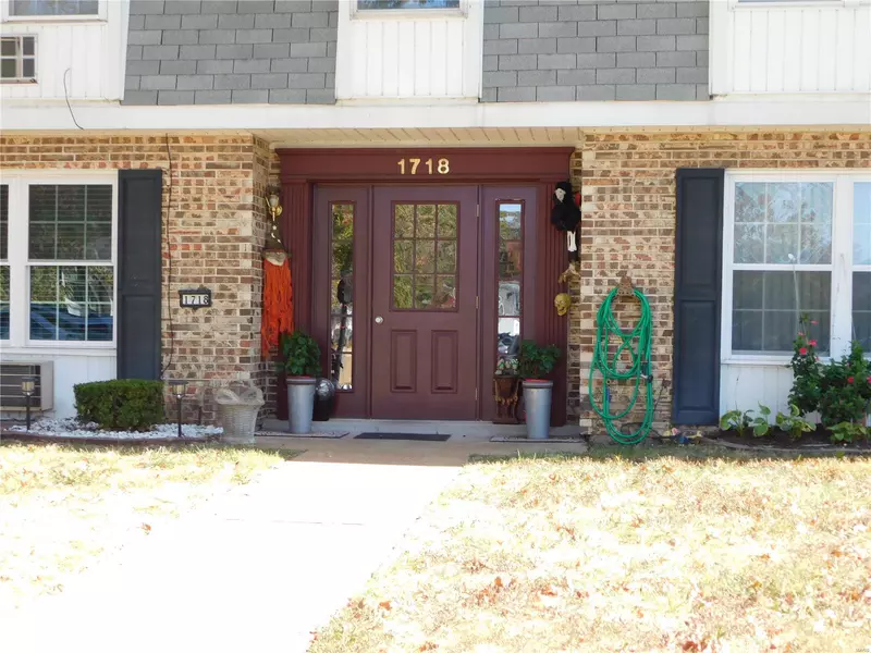 1718 Herault #F, St Louis, MO 63125