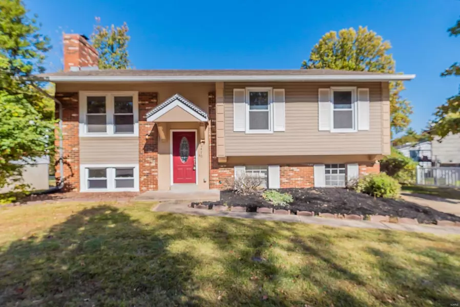 2470 Wesmeade DR, Maryland Heights, MO 63043