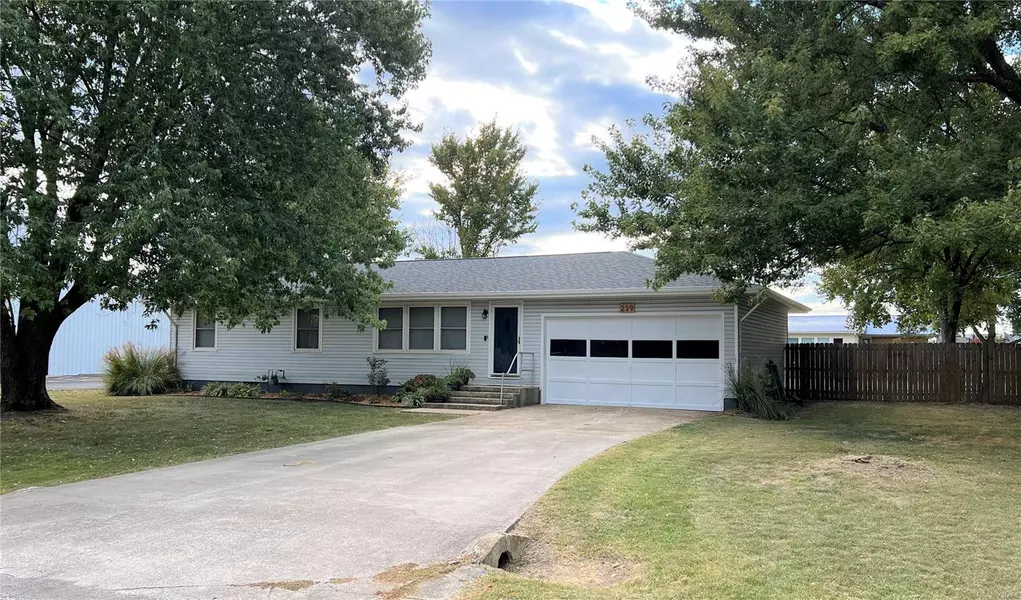 239 Scenic  Ave, Marshfield, MO 65706