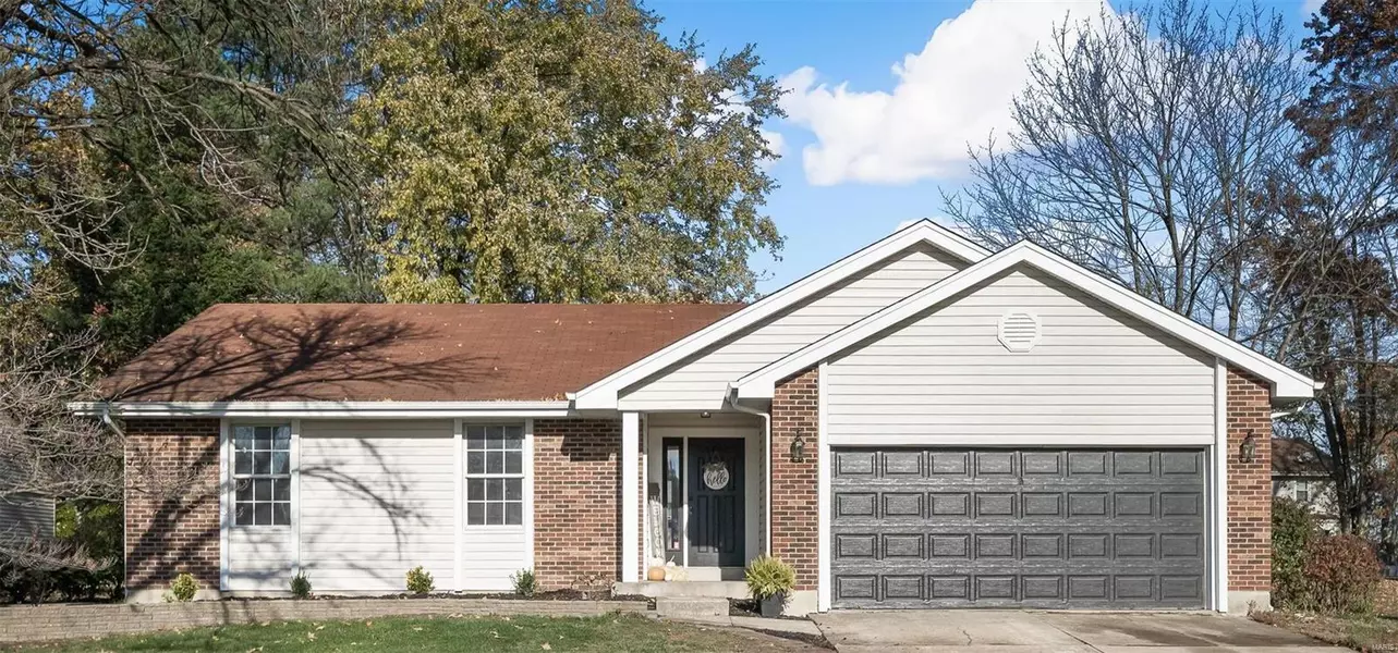 653 Thicket LN, Lake St Louis, MO 63367