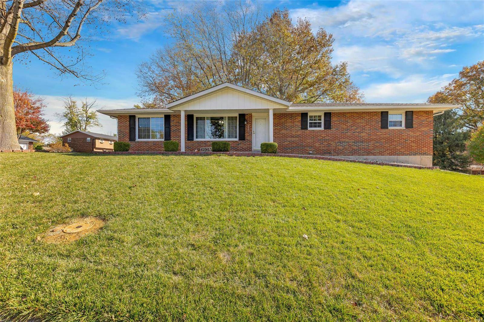 1004 Lincoln DR, Maryville, IL 62062