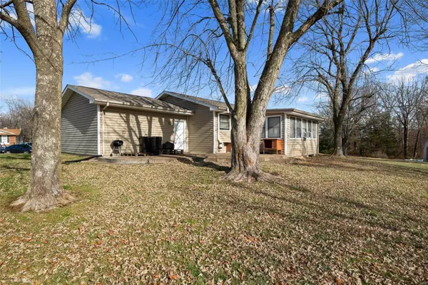 Warrenton, MO 63383,320 Bedford DR