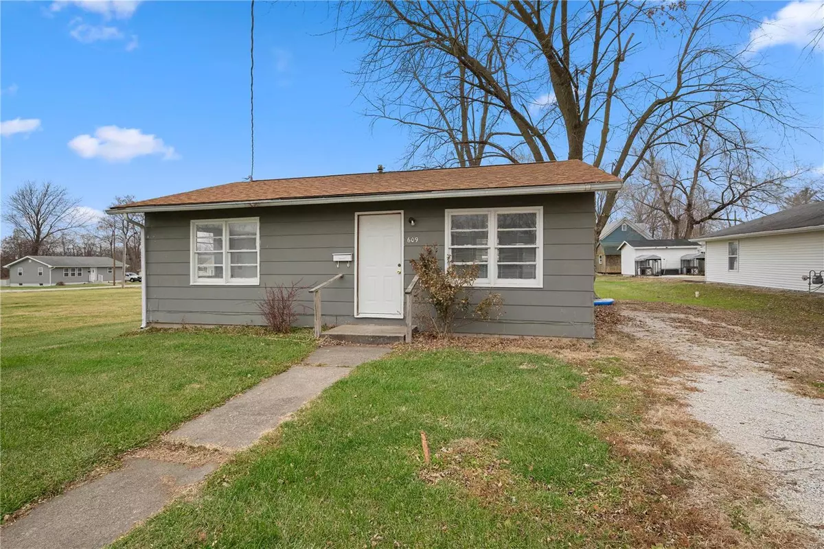 Bowling Green, MO 63334,609 W Locust ST