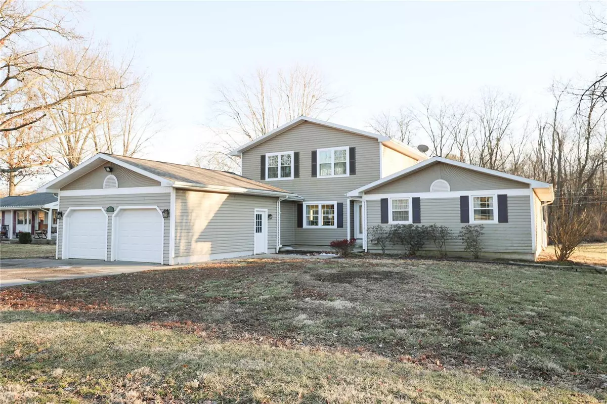 Hillsboro, IL 62049,36 Meadowbrook DR