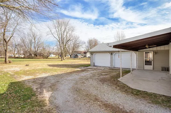 Litchfield, IL 62056,825 W Buchanan ST