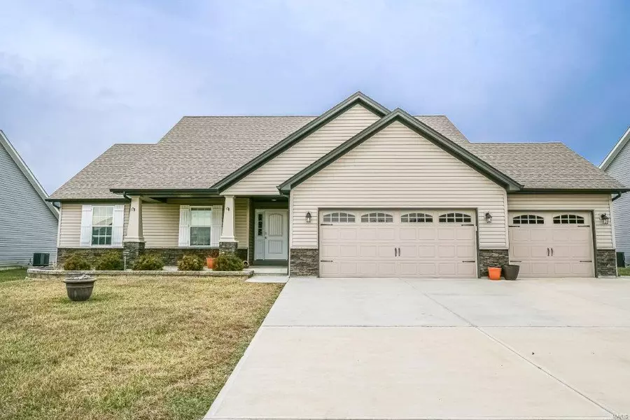 513 Long Train DR, Troy, MO 63379