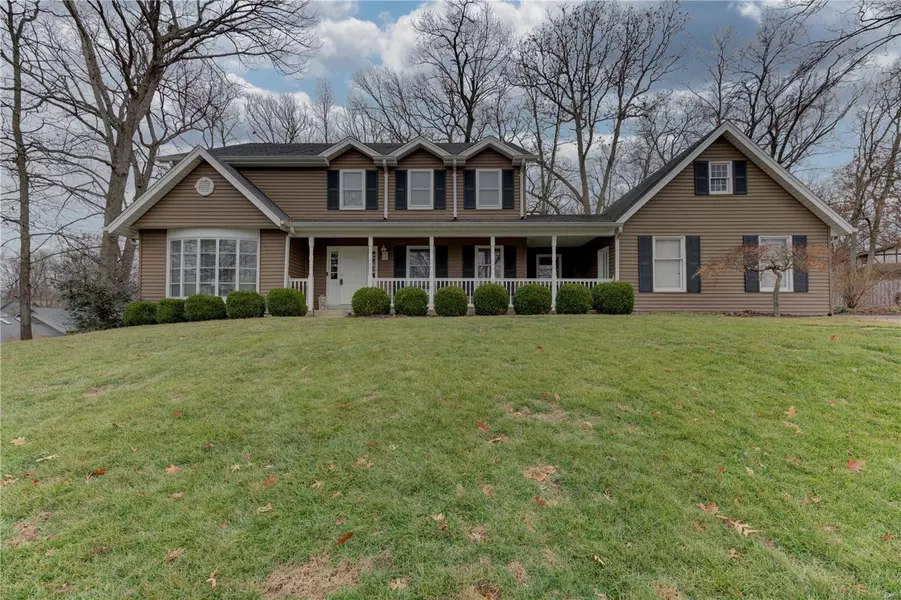 15966 Quiet Oak RD, Chesterfield, MO 63017