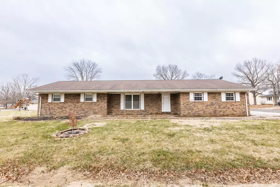 215 W Fischer ST, Smithton, IL 62285