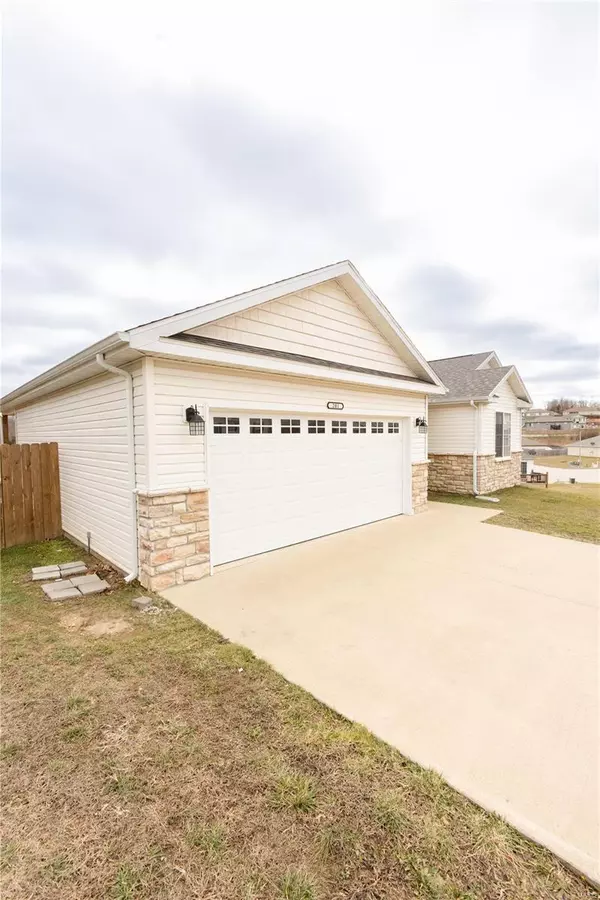 St Robert, MO 65584,201 Sandstone DR