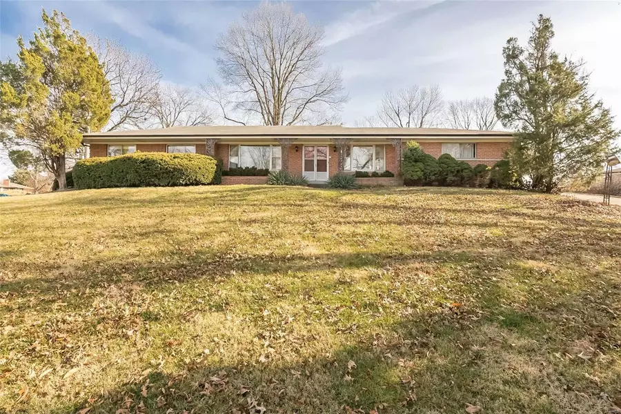 37 Country Fair LN, St Louis, MO 63141