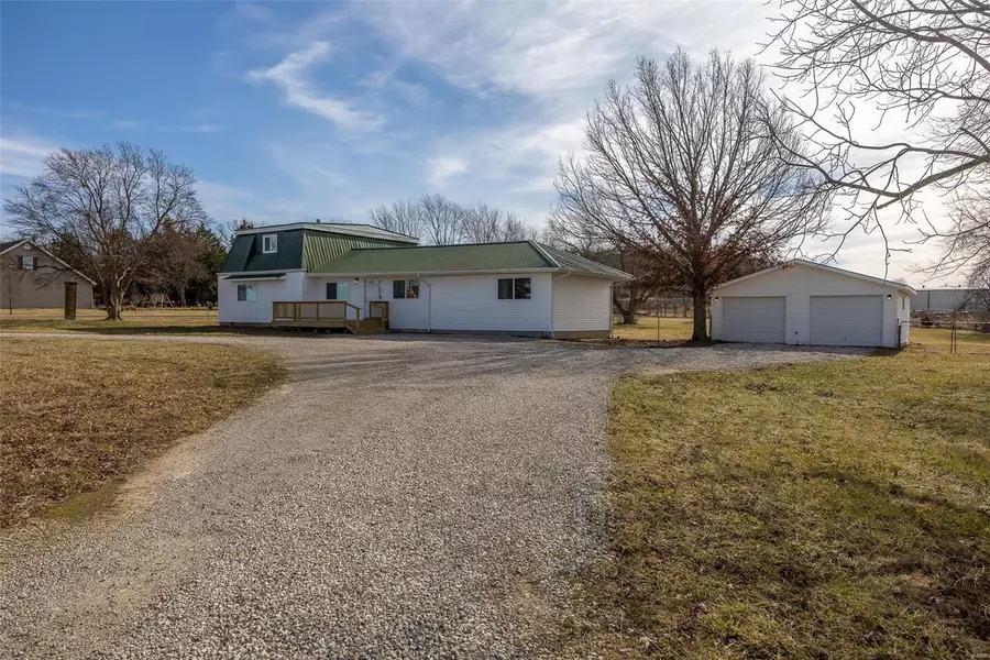 22666 Green Hills RD, Lebanon, MO 65536