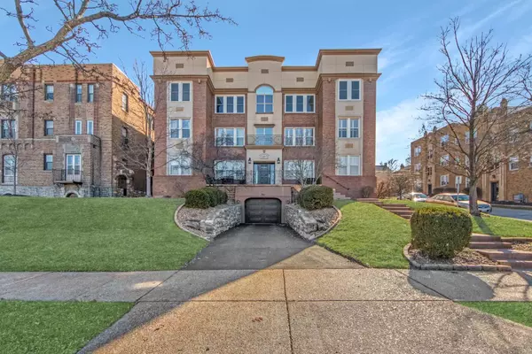 7346 Forsyth BLVD #1, University City, MO 63105