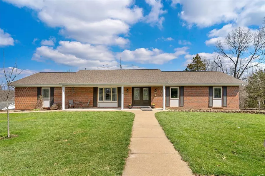 572 E Orchard DR, Hillsboro, MO 63050