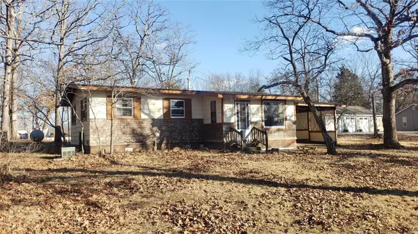 1134 Pawnee DR, Cuba, MO 65453