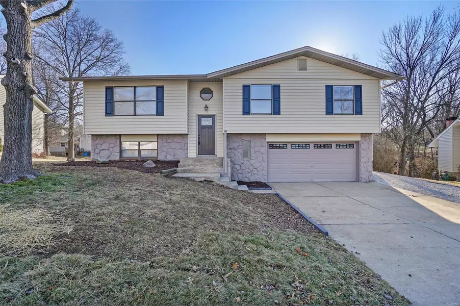 23 Chauser DR, St Peters, MO 63376