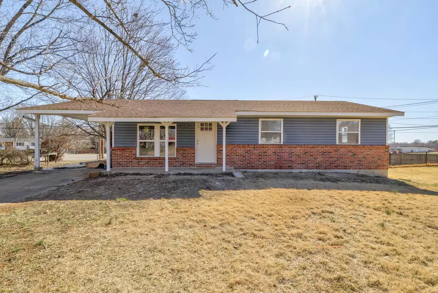 206 E Hillside DR, Farmington, MO 63640