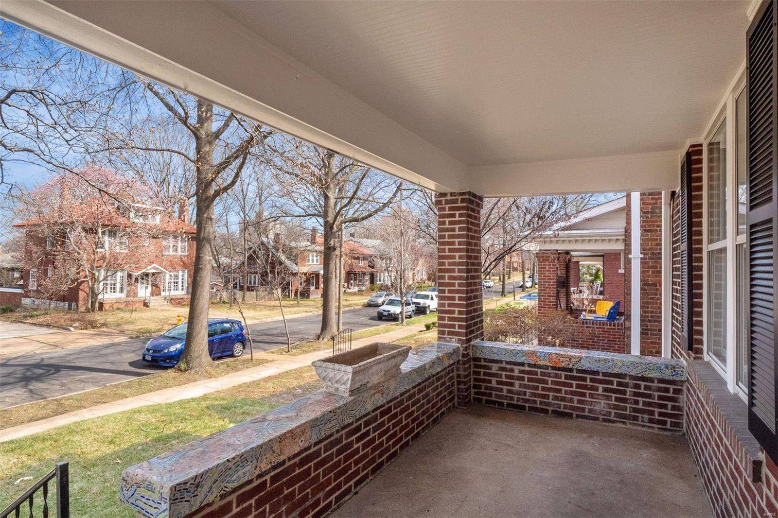 Clayton, MO 63105,6370 Alamo AVE