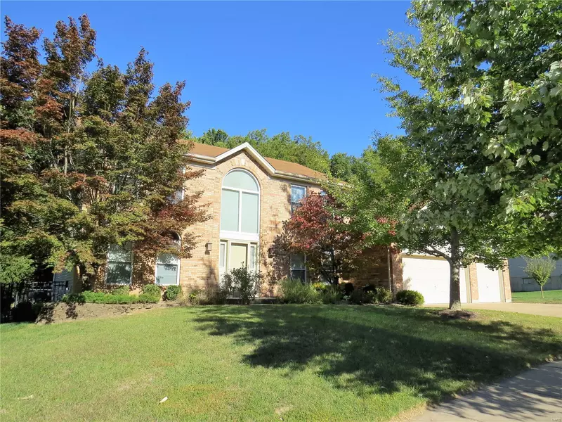 417 Clarendon LN, St Charles, MO 63301