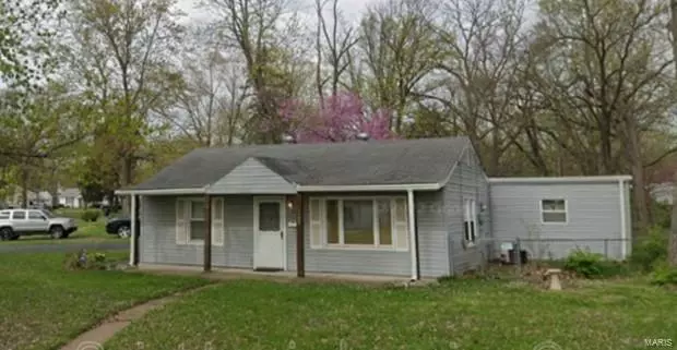 1105 Sansu LN, Florissant, MO 63031