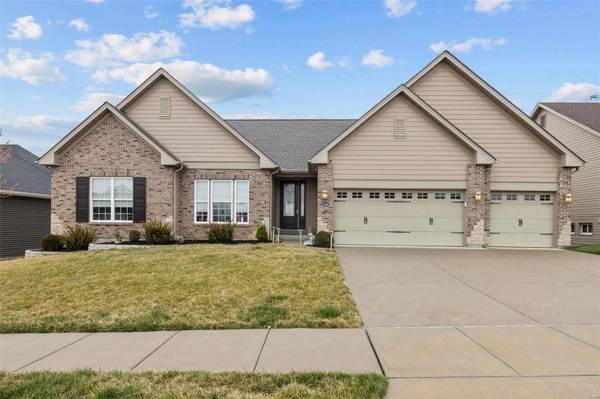 2745 Brook Hill LN,  St Charles,  MO 63303