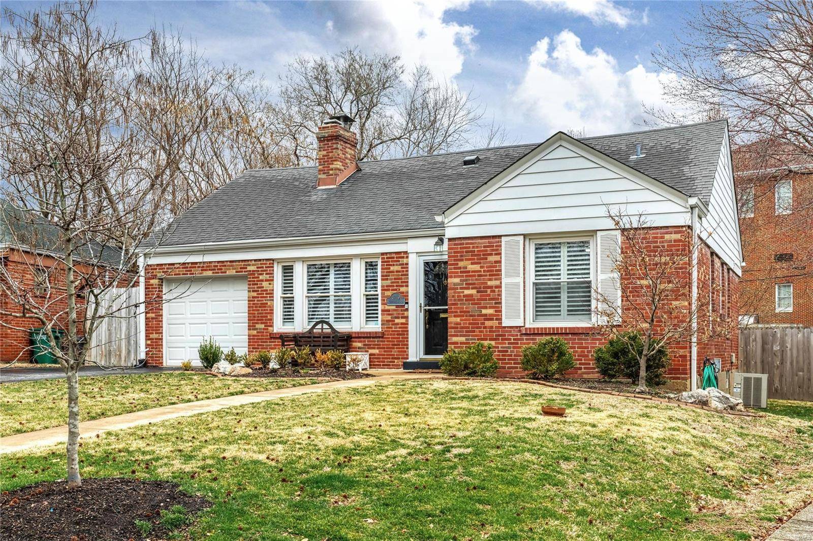 8749 Litzsinger DR, Brentwood, MO 63144