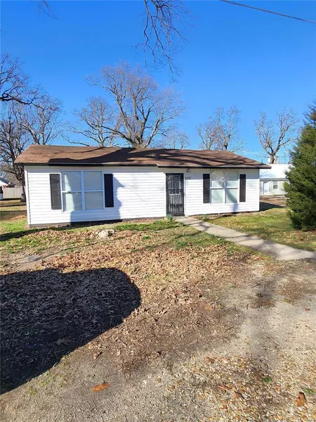 109 Joyce AVE, Bernie, MO 63822