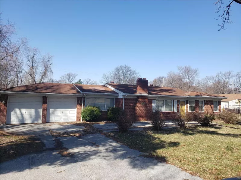 8167 Gardner LN, St Louis, MO 63134