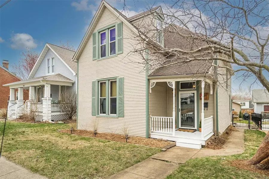 327 Jackson ST, St Charles, MO 63301