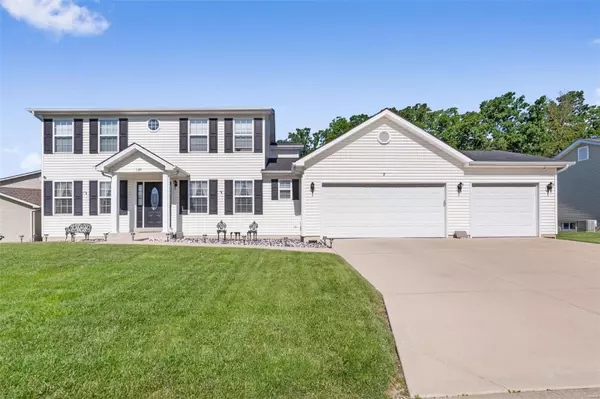 120 Village Circle DR, Winfield, MO 63389