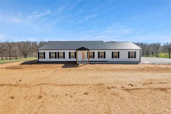 604 Tickridge RD, Silex, MO 63377