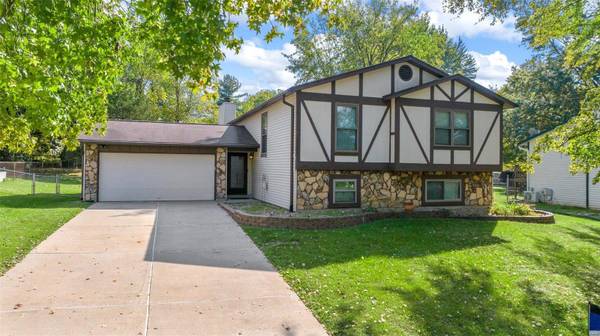 18 Great Lakes DR,  St Peters,  MO 63376